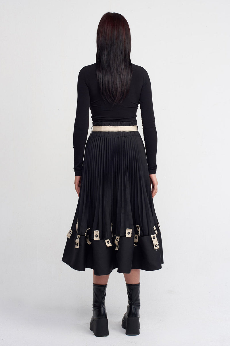 Nu Snap Detail Pleated Skirt Natural/Black