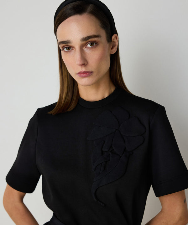 Machka Relaxed Fit T-Shirt With Floral Applique Black