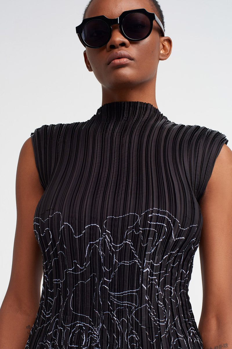 Nu  Stitched Pattern Pleated Blouse Black