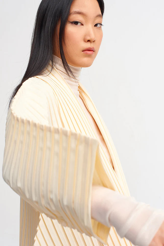 Nu Solid-Toned Pleated Outerwear Natural